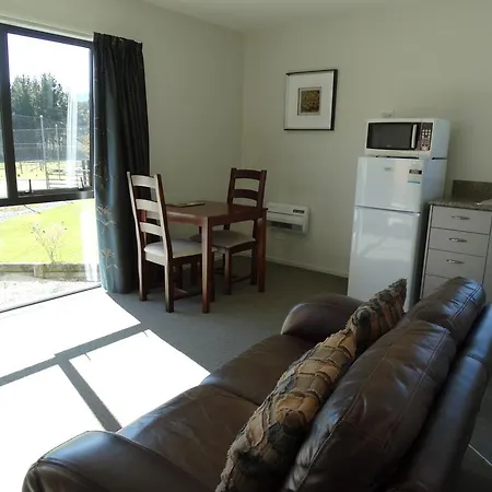 Oak Lodge Greymouth Room photo
