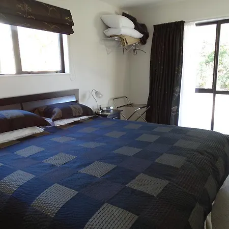 Oak Lodge Greymouth Room photo