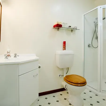 Oak Lodge Greymouth Room photo
