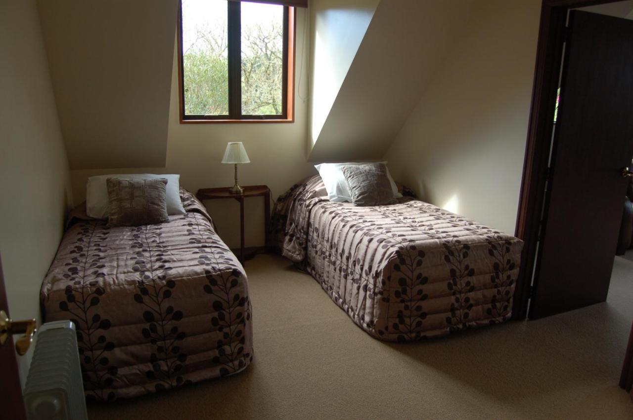 Oak Lodge