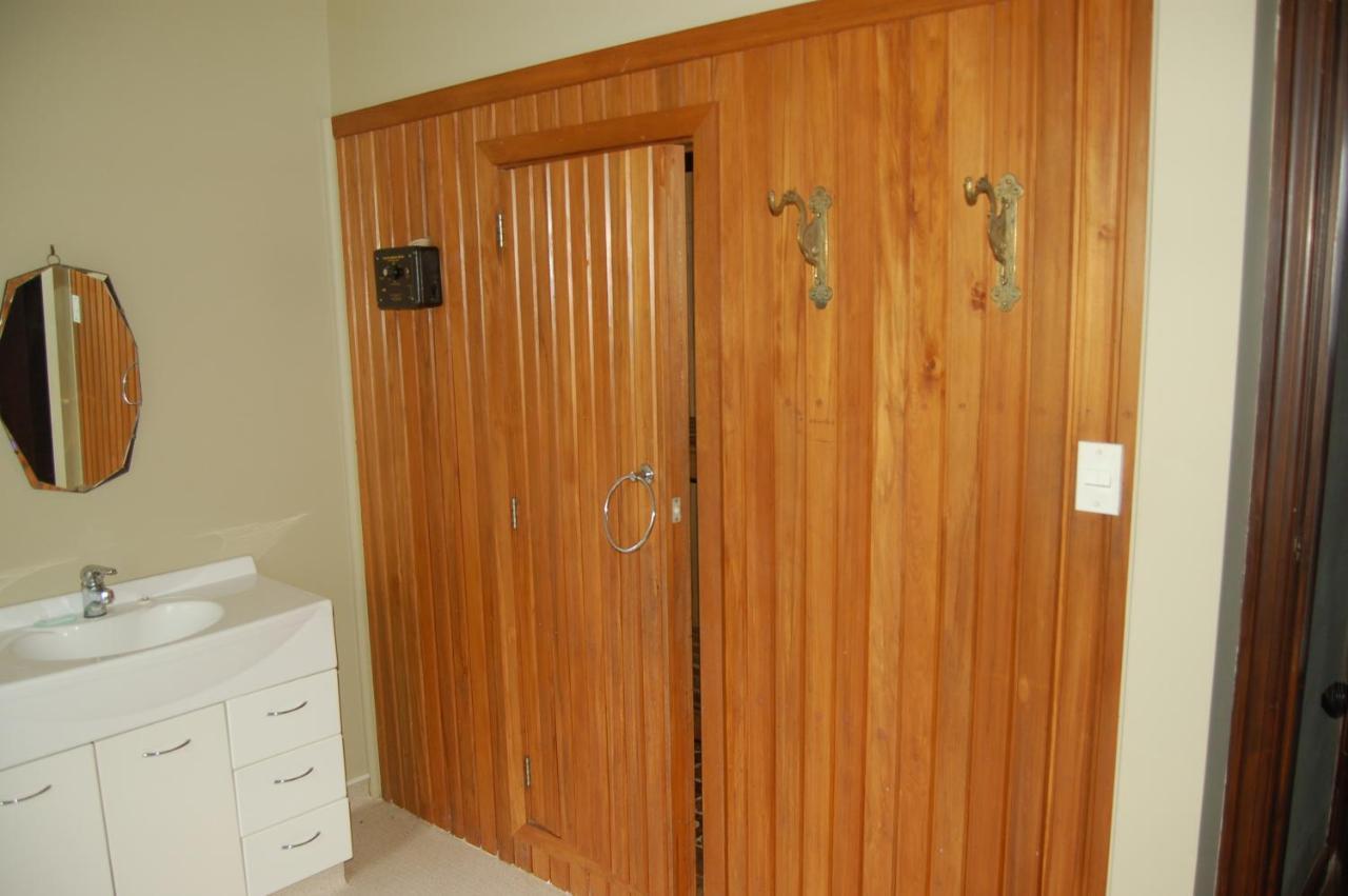 Lodge Oak