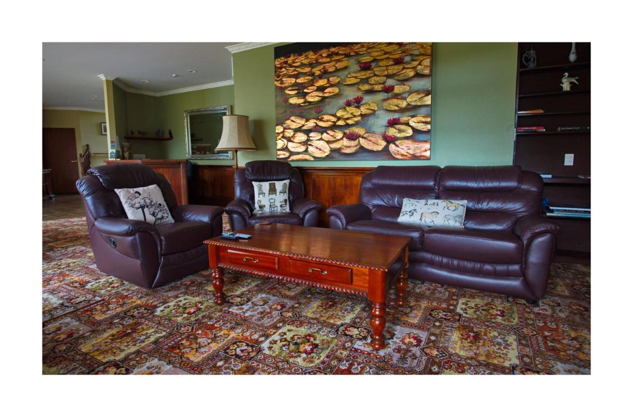 Oak Lodge