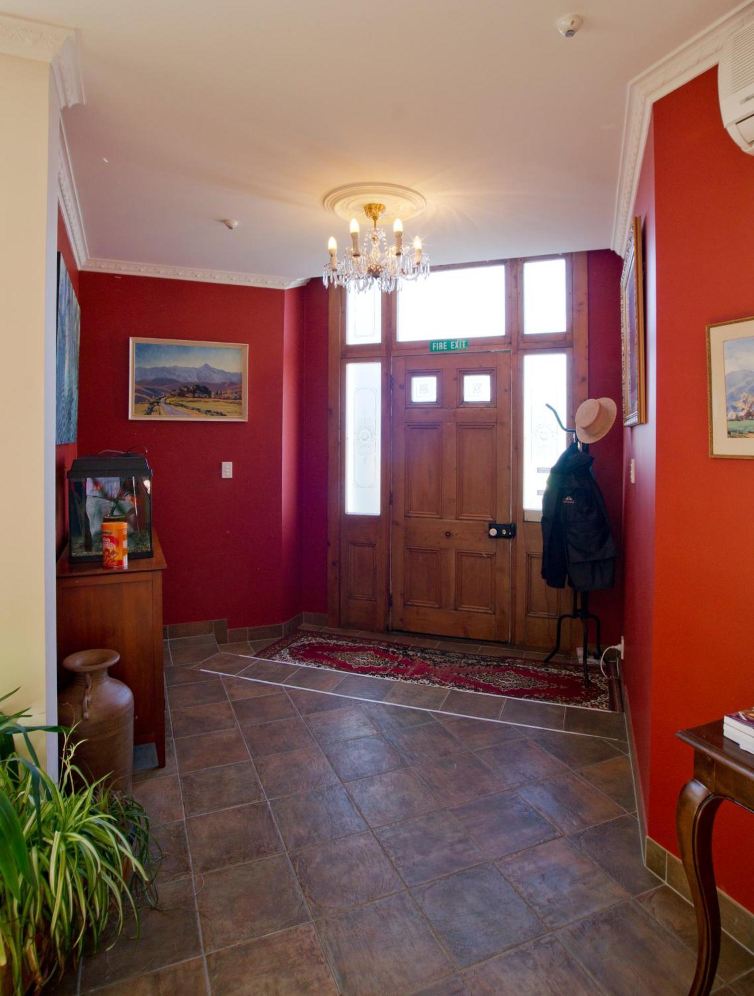 Lodge Oak *