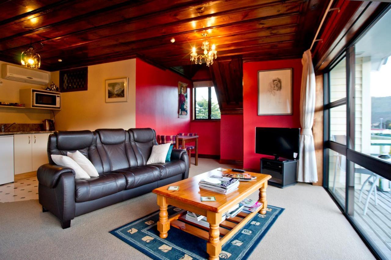 Oak Lodge *
